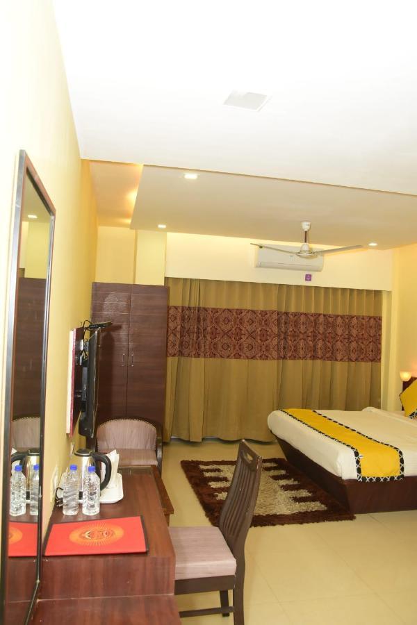 Hotel Shiv International Bhachau Zewnętrze zdjęcie
