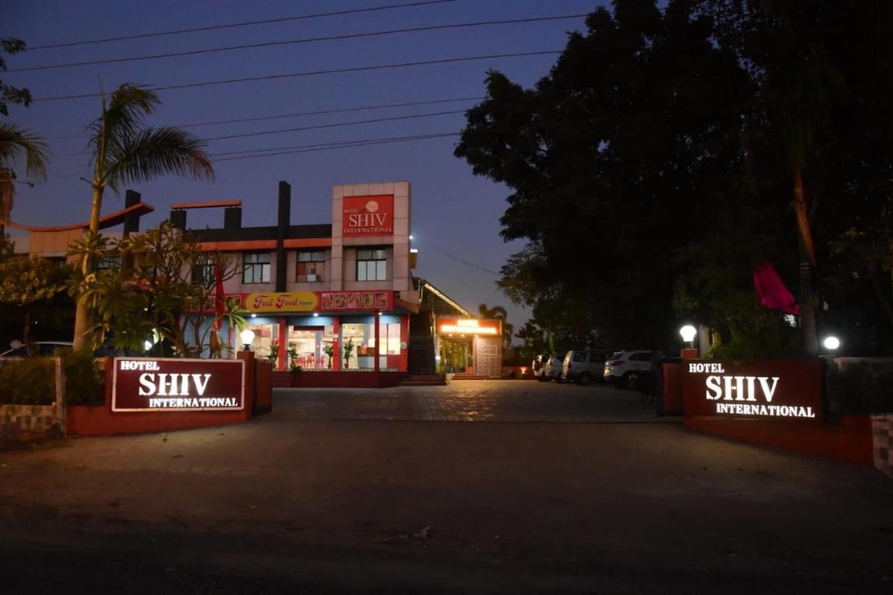 Hotel Shiv International Bhachau Zewnętrze zdjęcie
