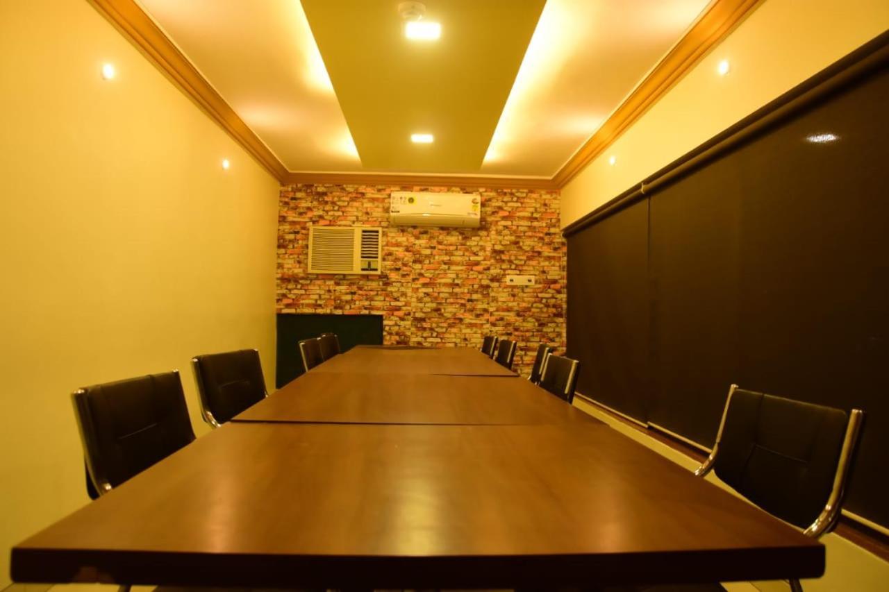 Hotel Shiv International Bhachau Zewnętrze zdjęcie