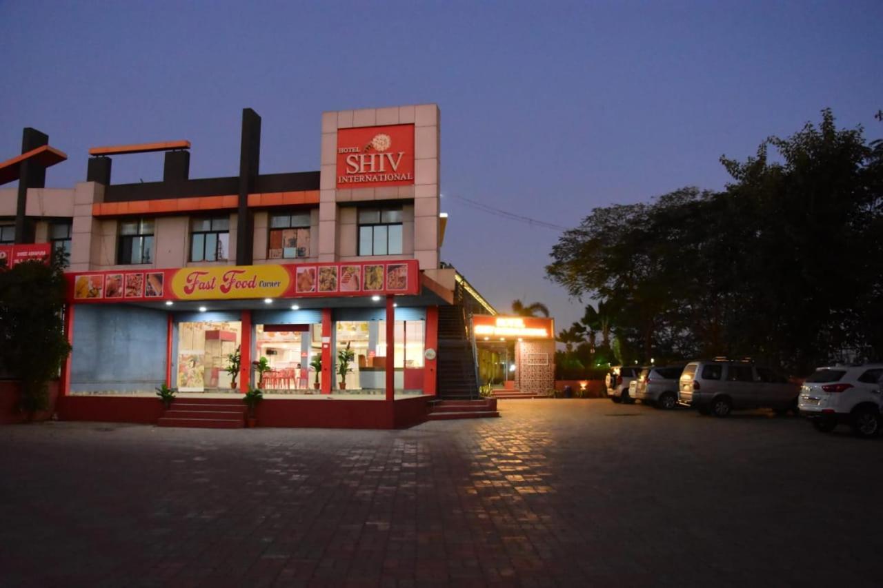 Hotel Shiv International Bhachau Zewnętrze zdjęcie
