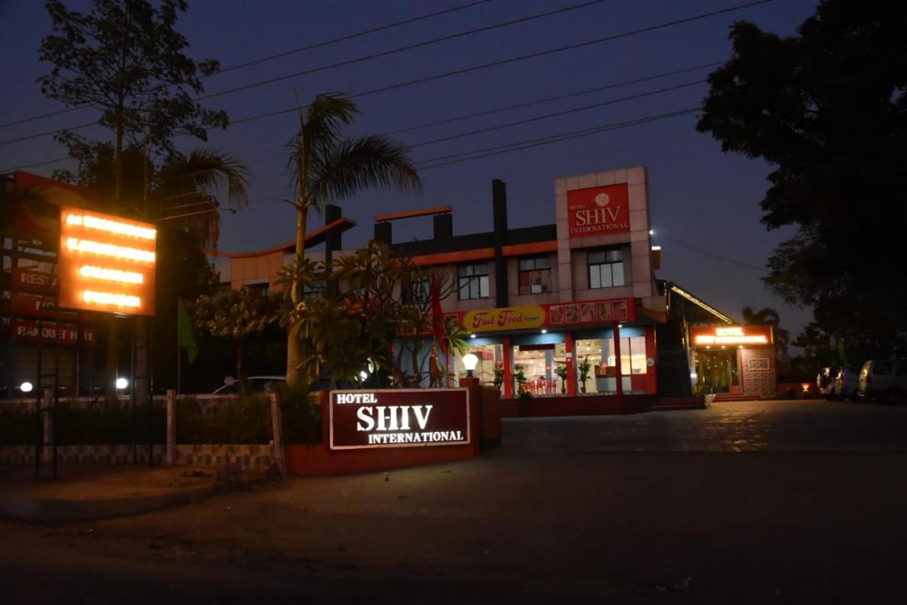 Hotel Shiv International Bhachau Zewnętrze zdjęcie